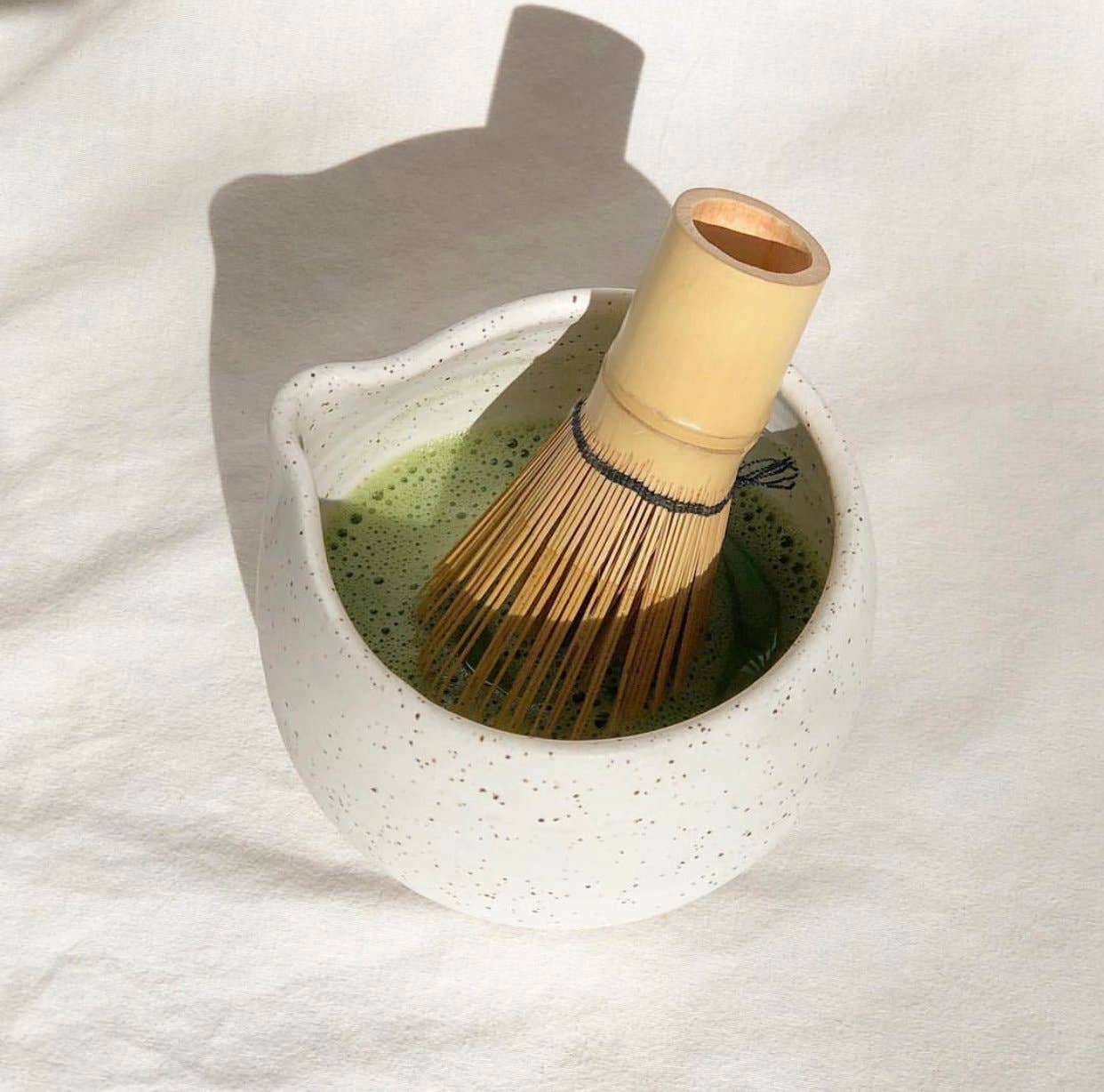Pepper Stone Ceramics – Engroshandel Skål – Matcha skål i hånddrejet stentøj med tud10