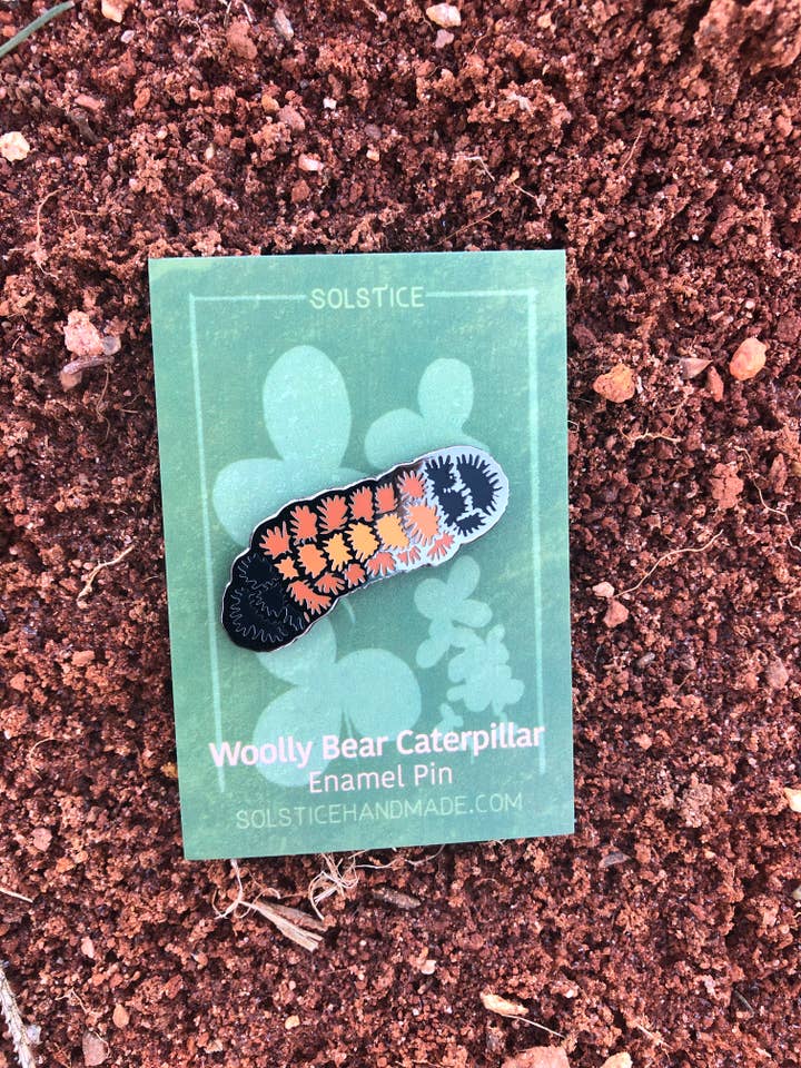 Épinglette Woolly Bear Caterpillar pour la vente par Solstice Handmade