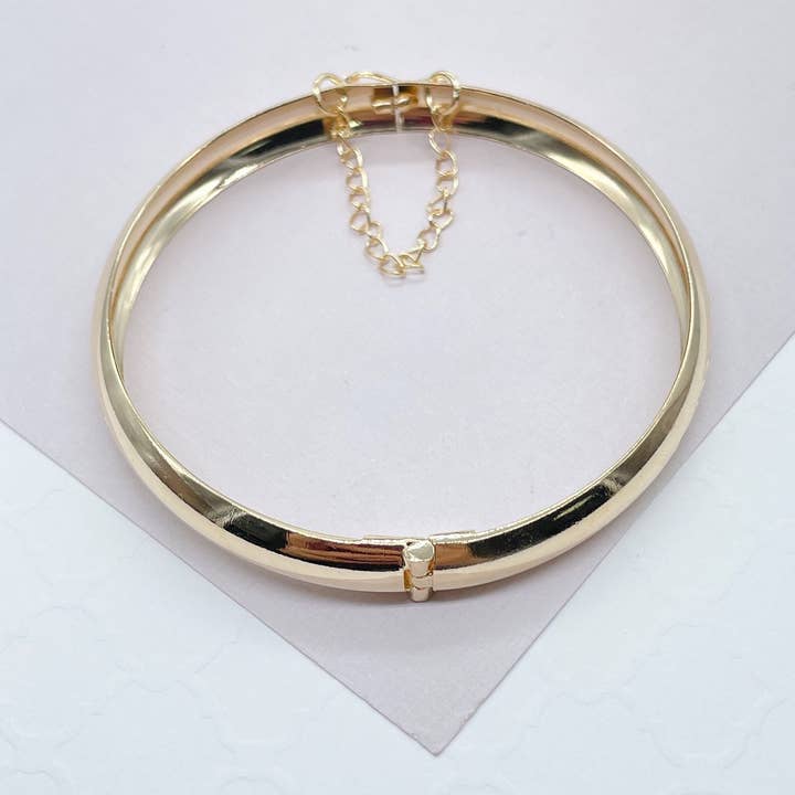 18k GF Bangle with Patterned Sides & Clasp Chain for wholesale by Milie