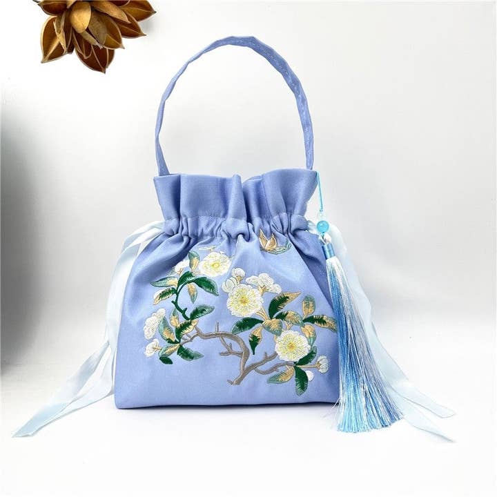 Broderad Axelremsväska i Tyg med Toffsar och Dragsko för wholesale av Sheer Trend