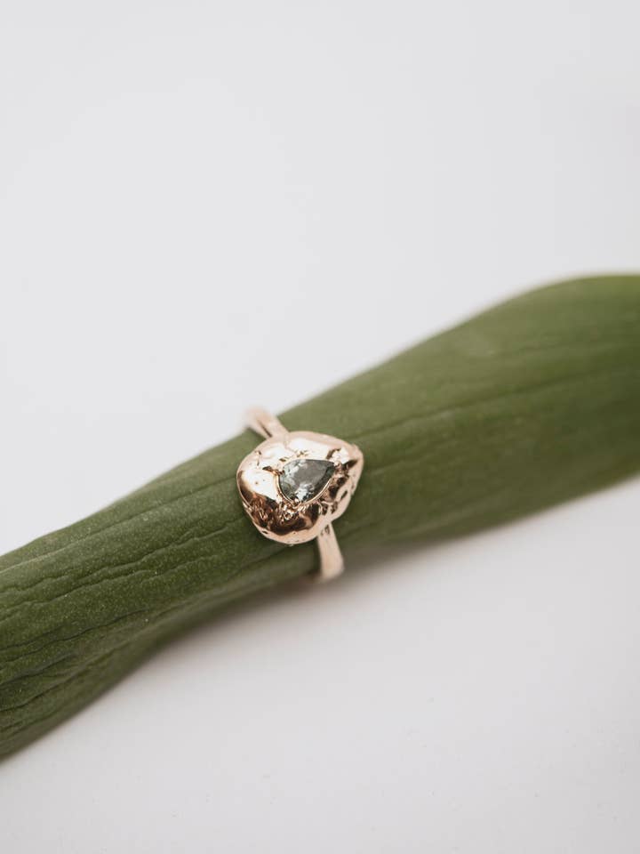 Karley Ring in Goud voor wholesale door June and Valentina