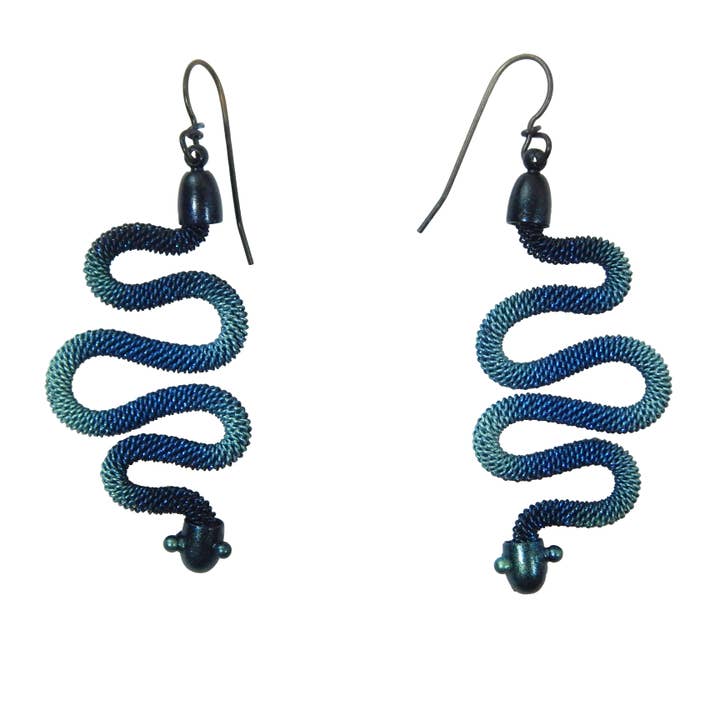 Brincos de cobra rabisco de malha por atacado de Sarah Cavender Metalworks