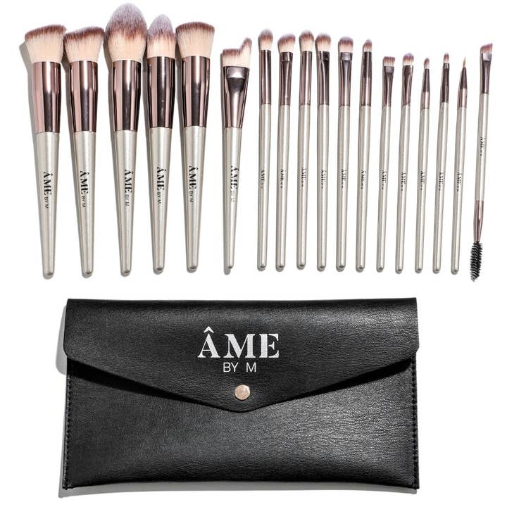 18 Piece Champagne Gold Professional Vegan Makeup Brush Set with Black Travel Clutch Makeup Bag for wholesale by ÂME BY M