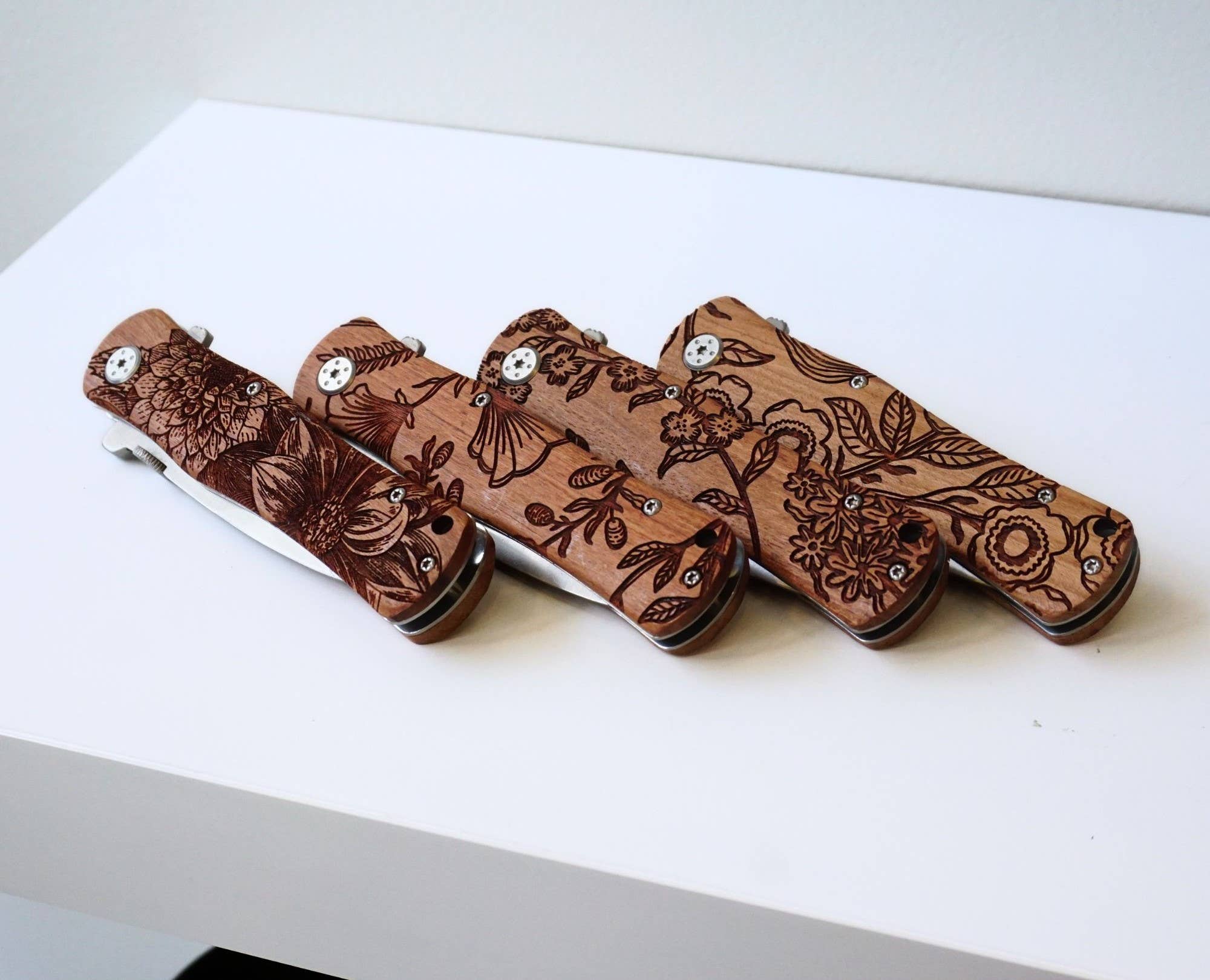Lucca - Wholesale Pocket Knife/Holder - Floral Engraved Rosewood Pocket Knife5