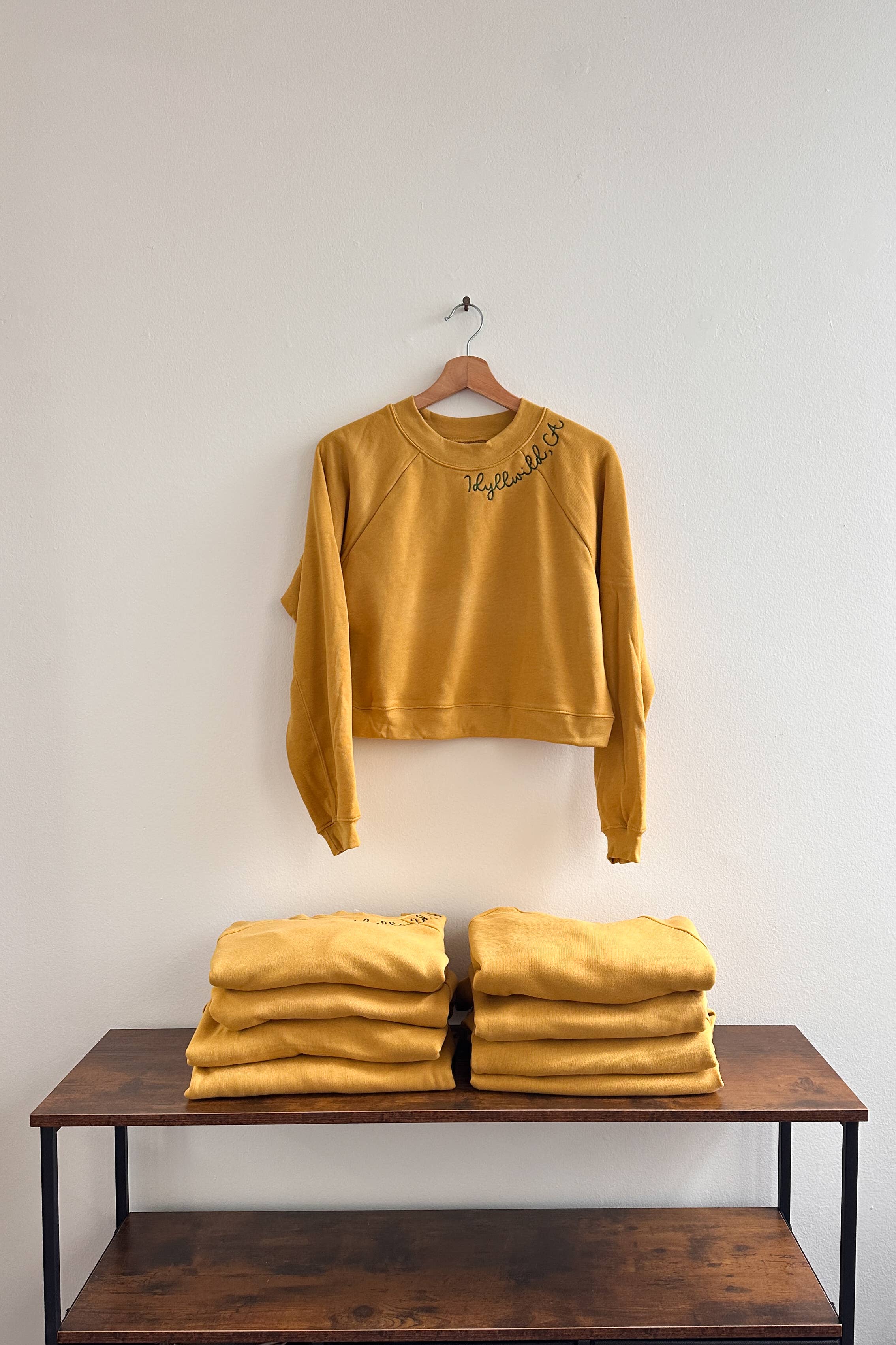 Magill - Wholesale Sweatshirt - Women's - Embroidered Neckline Crewneck Sweatshirt Cropped Womens1