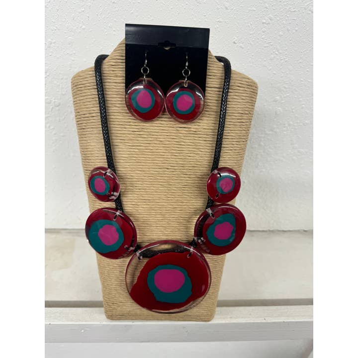 CORDÓN DE CERA NEGRO CON RESINA DE CINCO CÍRCULOS DE COLOR ROJO, TURQUESA Y ROSA para venta al por mayor de International Duru's