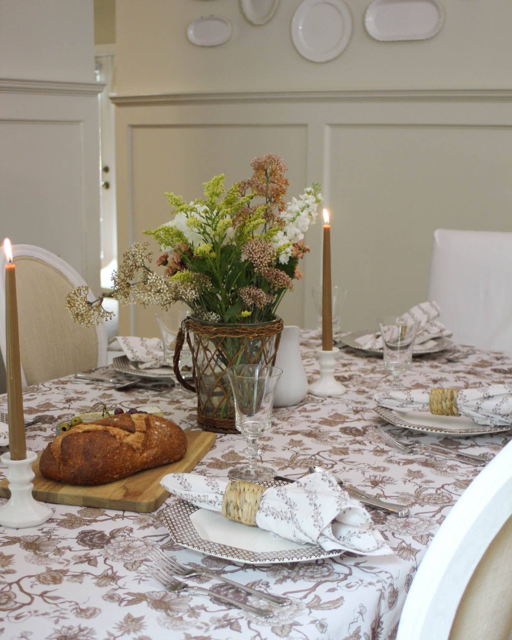 Castaño Mantel de algodón marrón castaño con estampado floral para decoración de mesa de otoño de venta al por mayor en Faire9