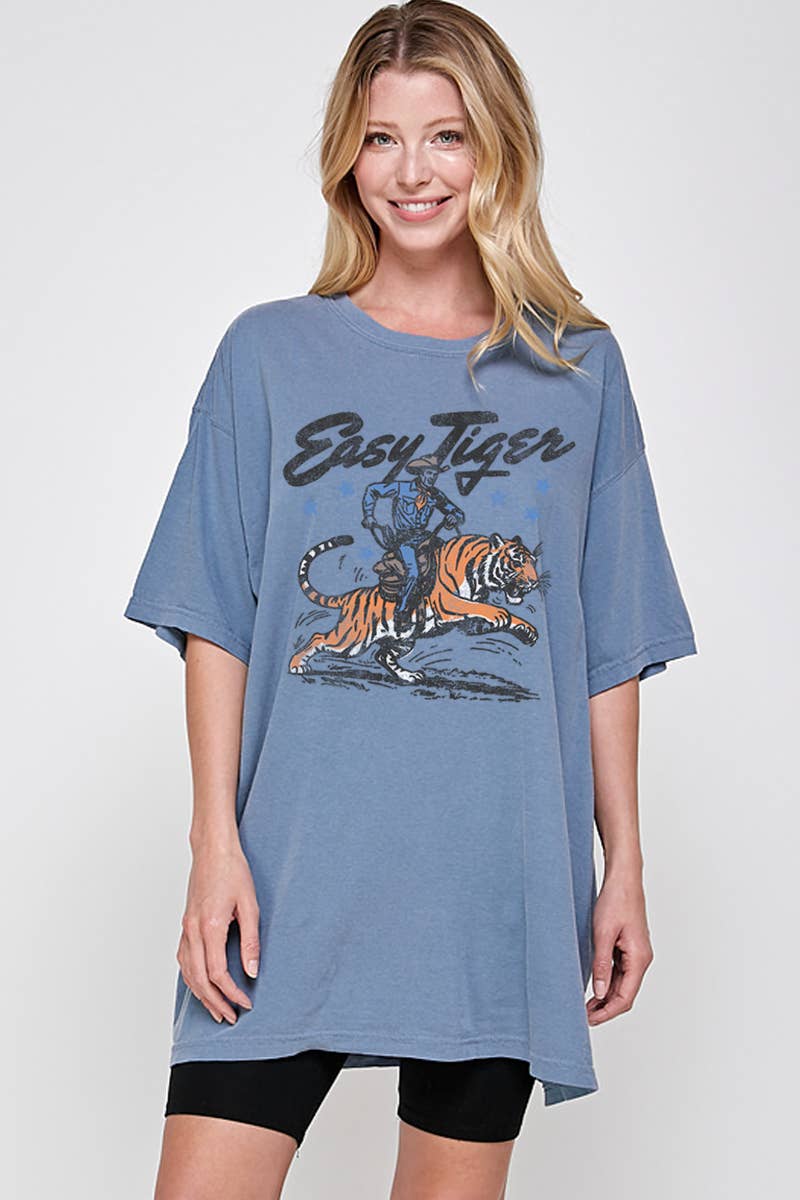 Illustrated Society – Großhandel Tunika – Damen – EASY TIGER T-SHIRT MIT VINTAGE-GRAFIK IN ÜBERGRÖSSE7