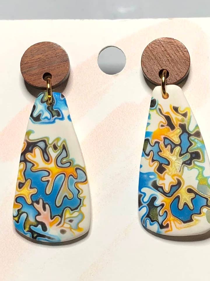 Boucles d'oreilles en argile bohème chic été océan corail pour la vente par Simply Adorning