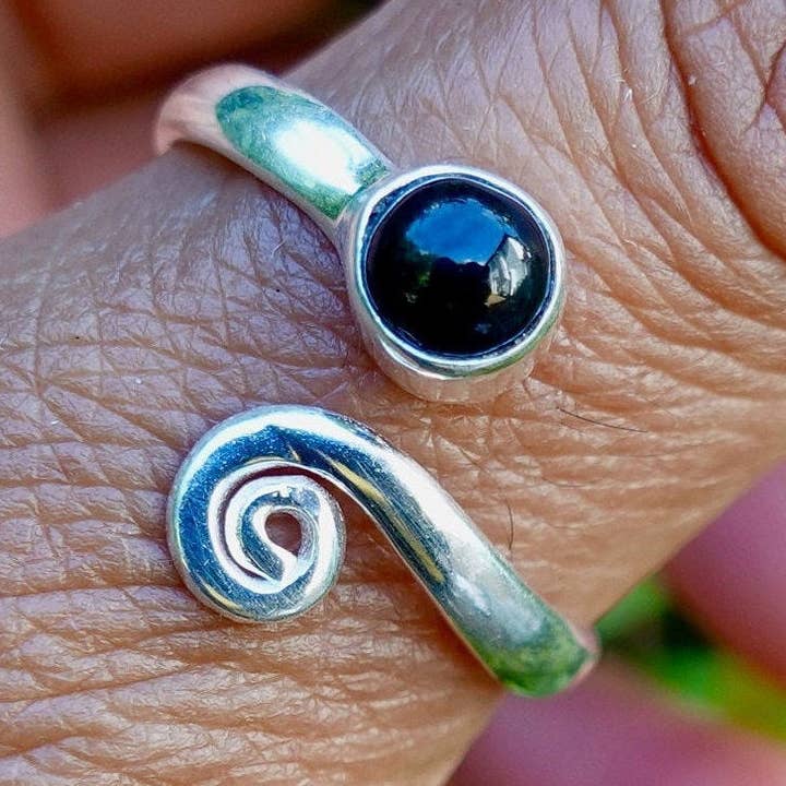 Mistry Gems - Wholesale Single Stone/Solitaire Ring - Unisex Adjustable Black Onyx Ring | 925 Sterling Silver,R61O0