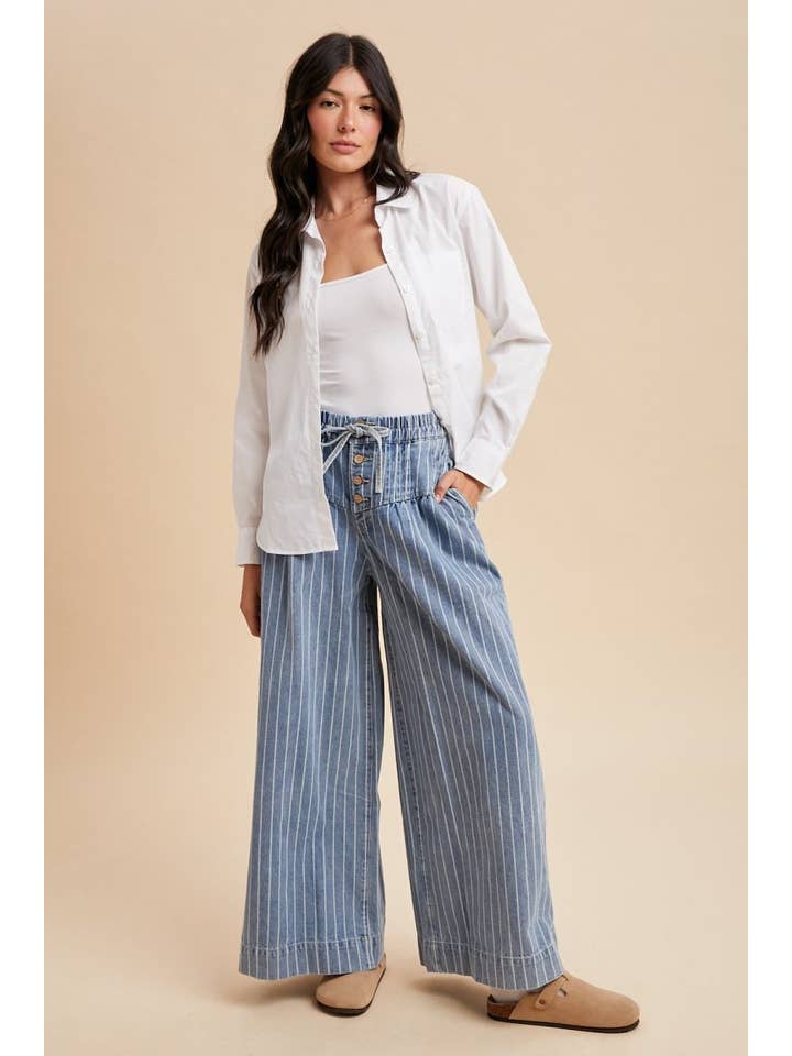DENIM LÉGER Pantalon large en denim rayé avec détail de plis nervurés en vente sur Faire4