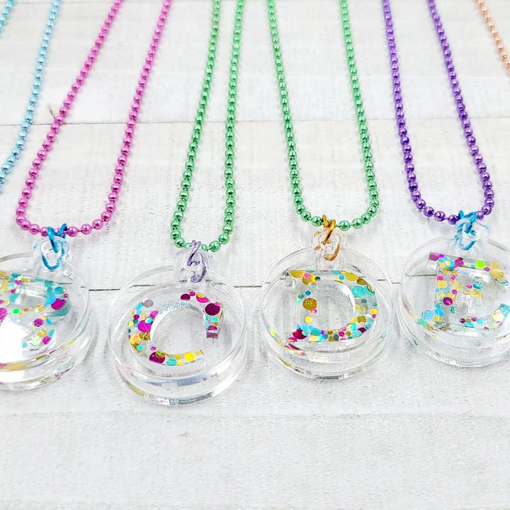 Collier monogramme initial 3D pour la vente par Brilliant Young & Beautiful Boutique