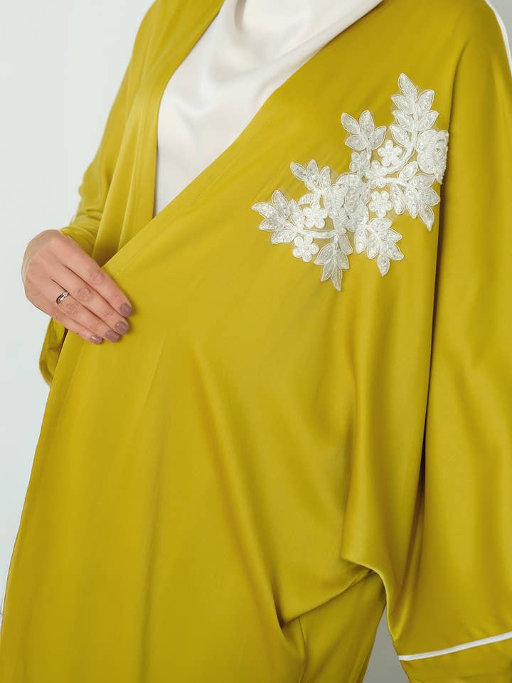 SAIS Fashion – Engroshandel Kaftan - Dame – 2-delt abaya med sommerfugleærmer i pink og pistacie