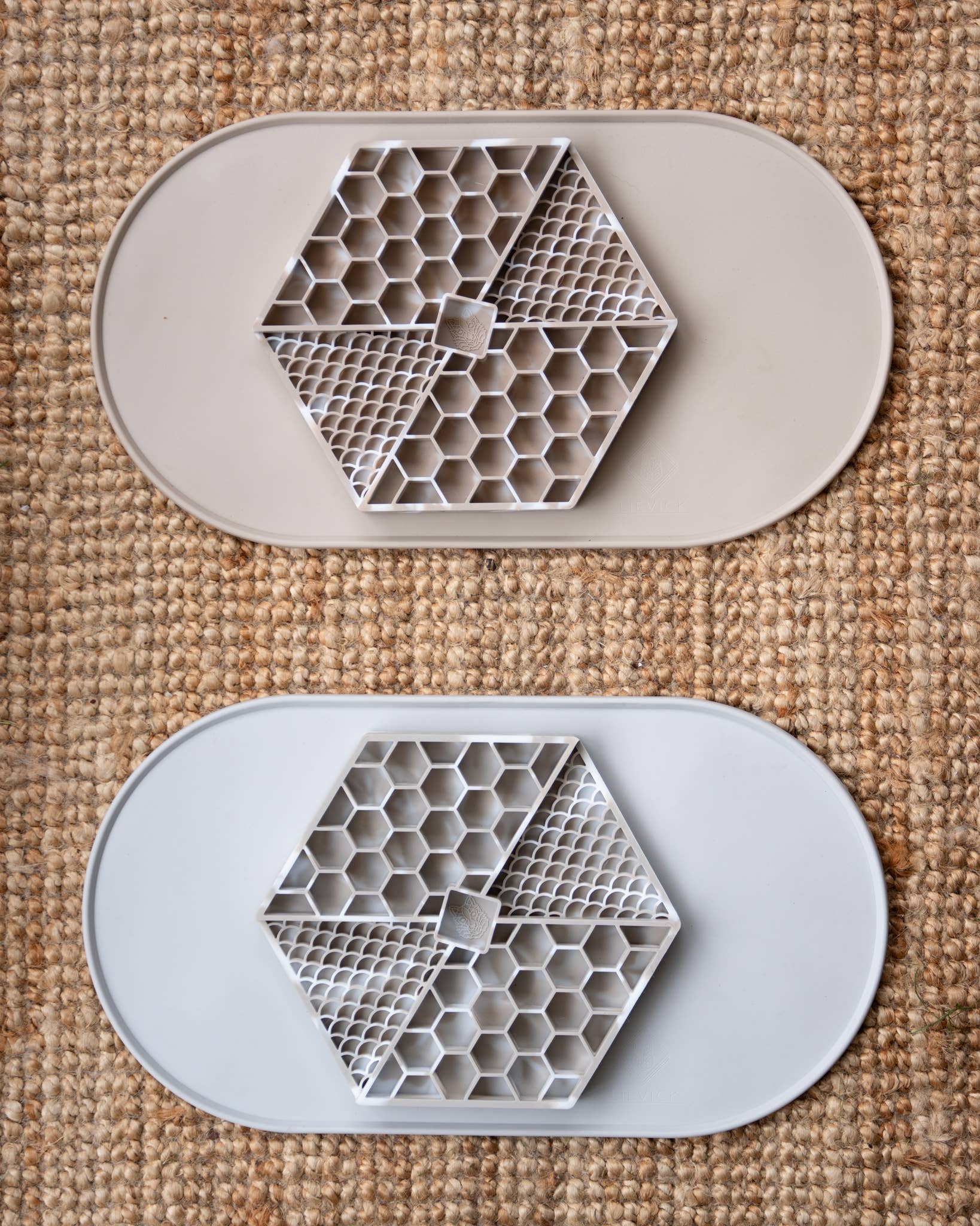 LIEVICK – Tapete para comedouro – Cão por atacado – LIEVICK Tapete para lamber | Cinza e branco3