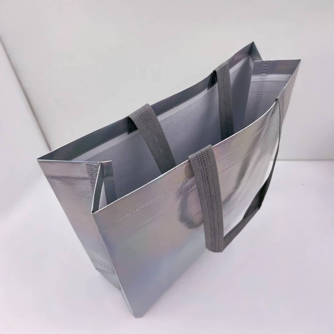 ByHome - Wholesale Gift Bag - 50pcs, 4 Sizes Iridescent Holographic Non-woven Gift Bag9