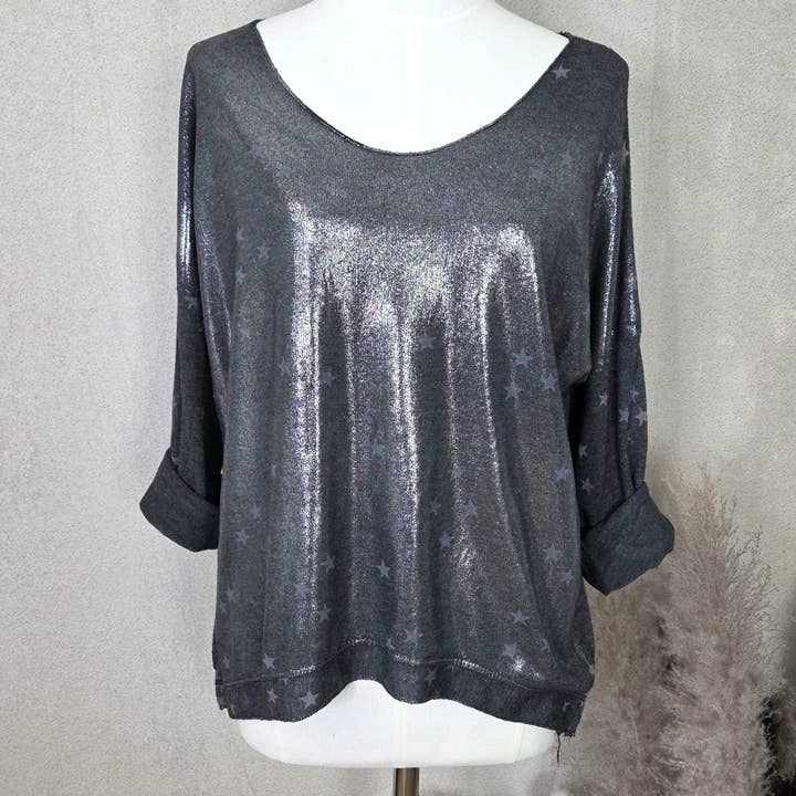 Top casual con estampado de estrellas múltiples y brillo sutil (M) para venta al por mayor de Tempest Designs