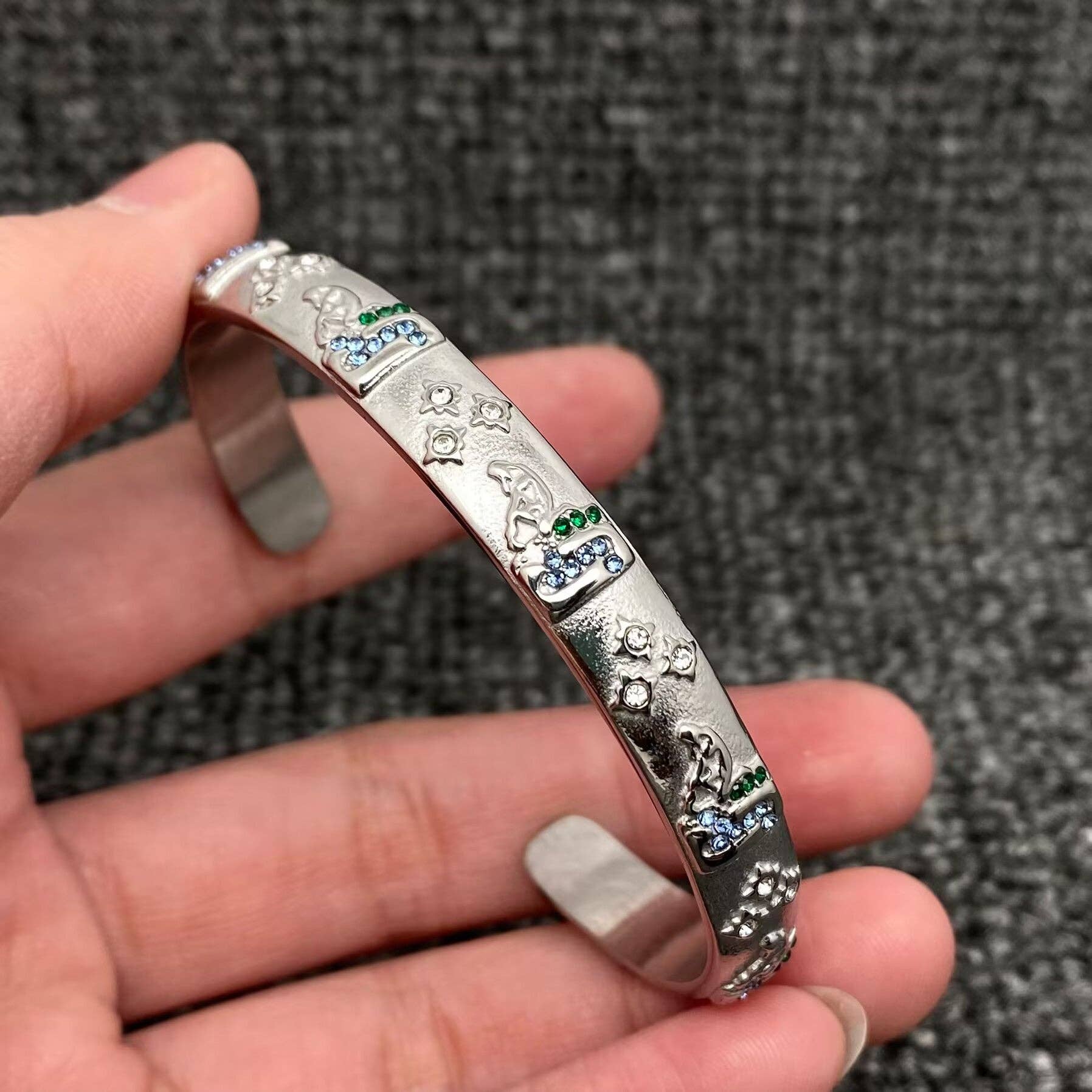 Mio Queena - Vendita all'ingrosso Bracciale a polsino - Bracciale rigido stile tarocchi in acciaio inox placcato oro 18K - FGS/MS36