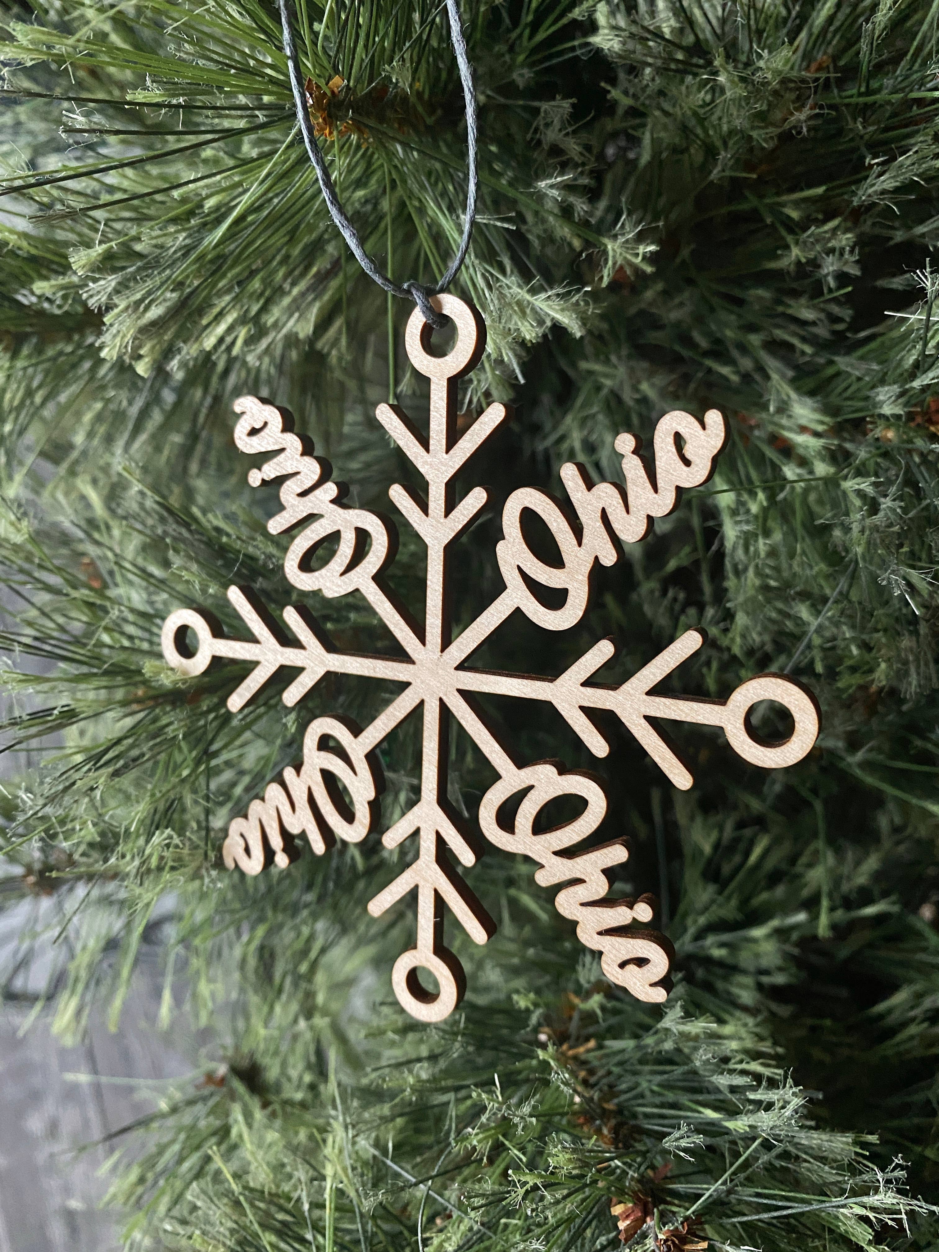 Wandering Woods Designs – Großhandel Verzierung – Ohio Schneeflocke aus Holz Weihnachtsverzierung1