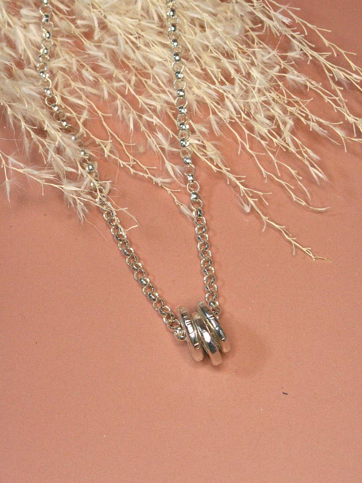 Potomac Cycle Circles Halskette - Recyceltes Sterlingsilber für den Großhandel von Bean and Bear Studio