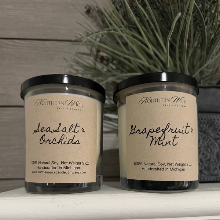 100% sojakaars, pot van 9 oz - zeezout en orchidee voor wholesale door Northern Wick Candle Company
