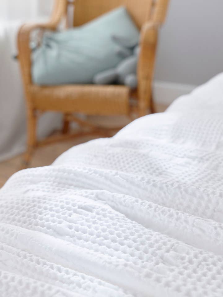 YOGI Snow - Honeycomb plaid and bedcover for wholesale by Essix - by Vanderschooten