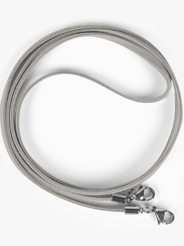 Lanière masque en daim gris pour la vente par Kalk Store