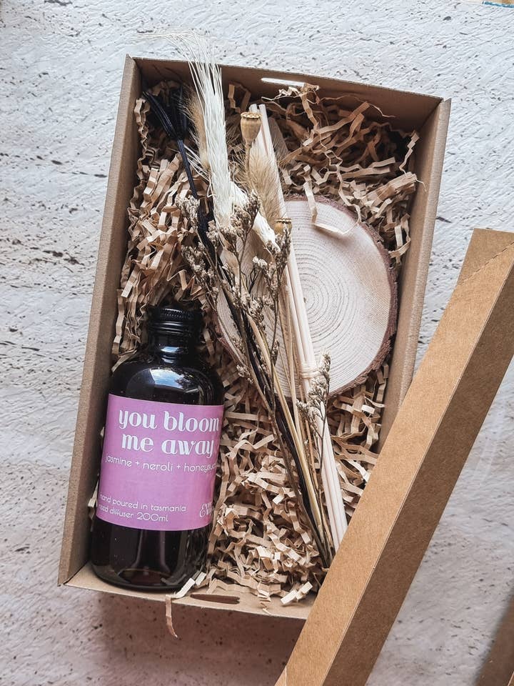 'You Bloom Me Away' Botanical Reed Diffuser 200ml for wholesale by Everwood Candle Co.