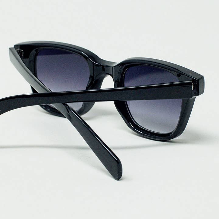 Schwarz dicke schwarze quadratische Delta-Sonnenbrille für den Großhandel auf Faire
