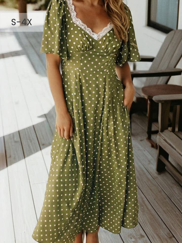 Robe maxi à taille haute smockée avec encolure en dentelle à pois (S-XL) pour la vente par 66DISCO