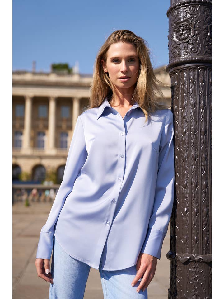Attentif Paris - Wholesale Buttoned-down shirt – Women's - Satin shirt with classic notched collar5
