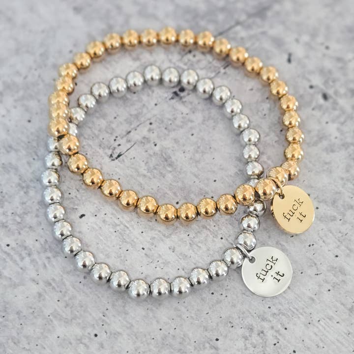 Fuck It armbånd i rustfrit stål i guld eller sølv – One Size passer de fleste for engroshandel hos Salt and Sparkle