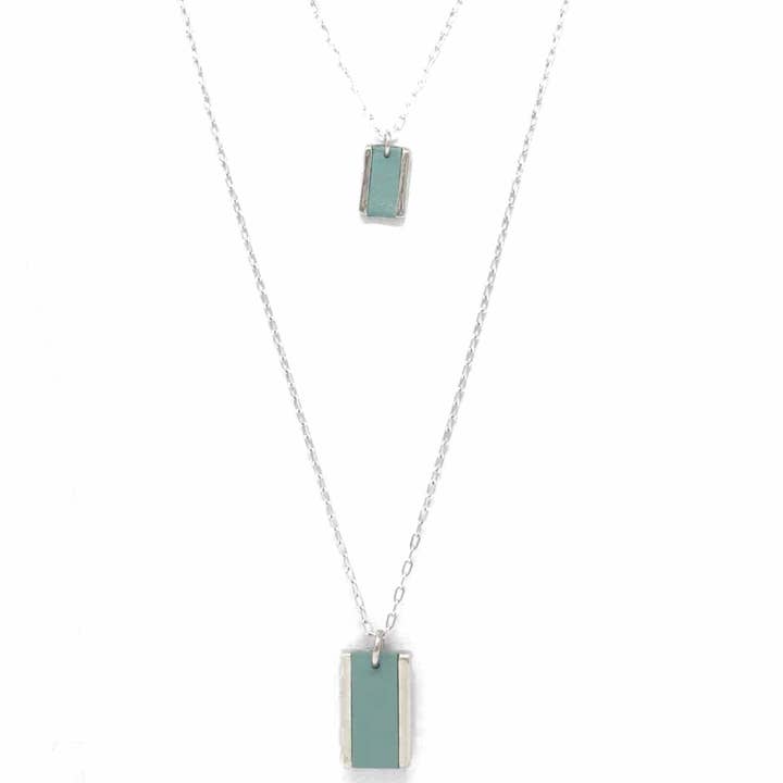 Collier rectangulaire à double chaîne avec incrustation en cuir, œuf de canard pour la vente par Sobo & Co Jewellery