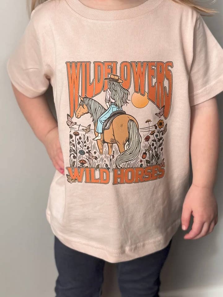 Fleurs sauvages et chevaux sauvages pour la vente par Lee & Louise Tee's