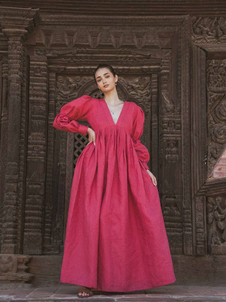 Vestido longo boêmio de linho magenta rosa por atacado de Drishya Linen