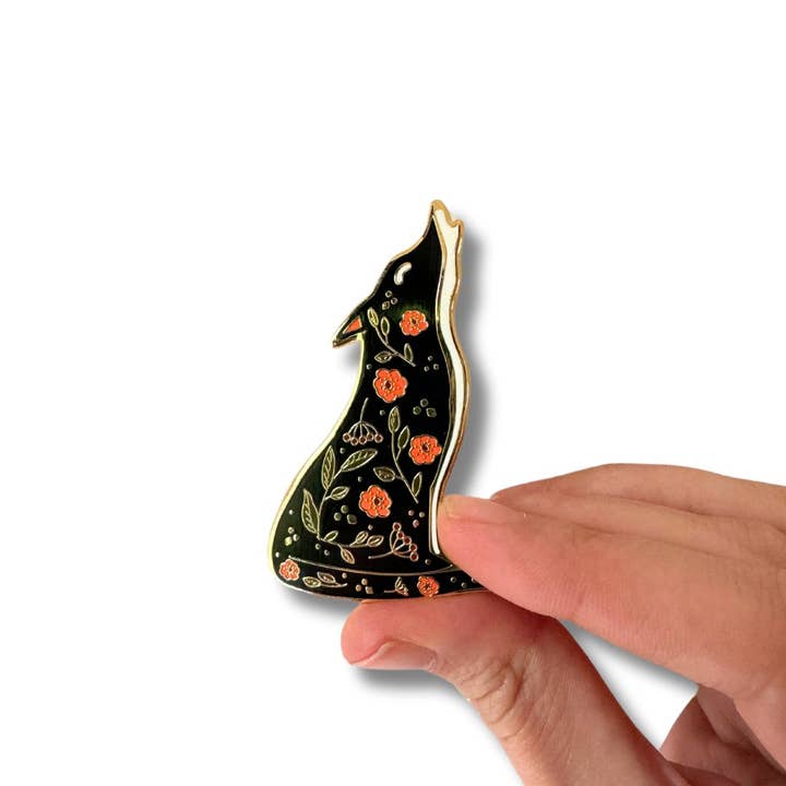 Esther Bennink – wholesale Nål och knapp för kavajslag – Wolfnål Be Free - stor emaljnål1