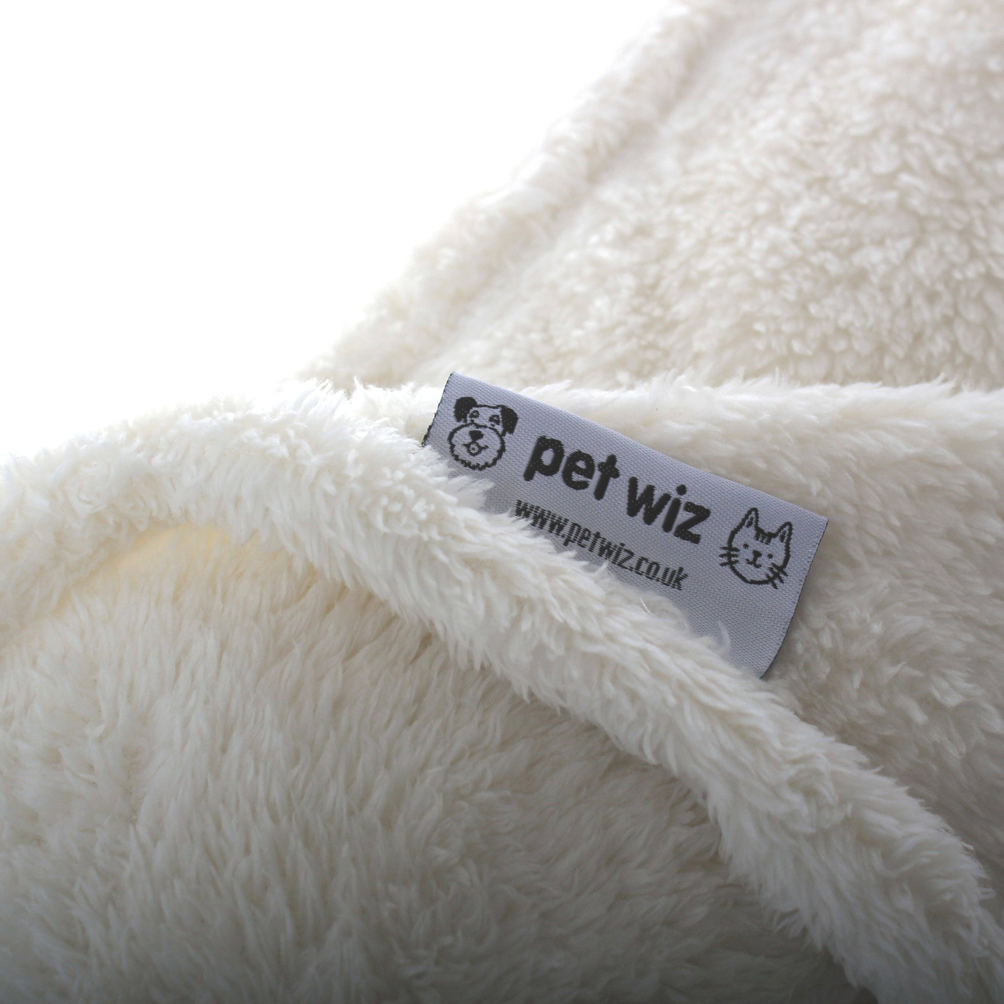 Pet Wiz - Wholesale Pet Blanket - Cat/Dog - Fluffy Fleece Blanket - Soft & Warm Throw for Dogs & Cats2