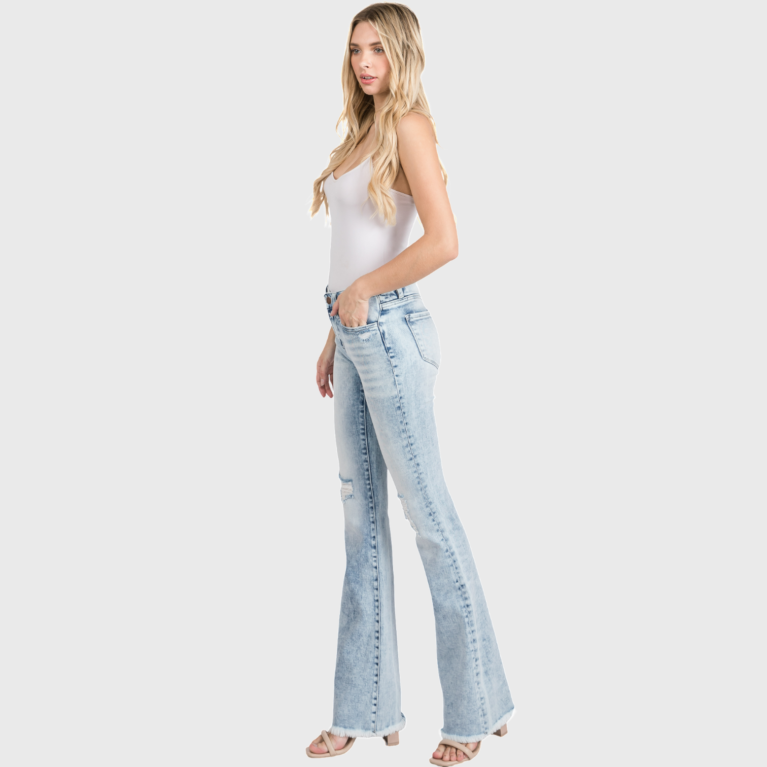 Petra153 - Vente Jean – femme - TZ938MF (PETITE) - JEAN ÉVASÉ À TAILLE MOYENNE EN TISSU STRETCH2
