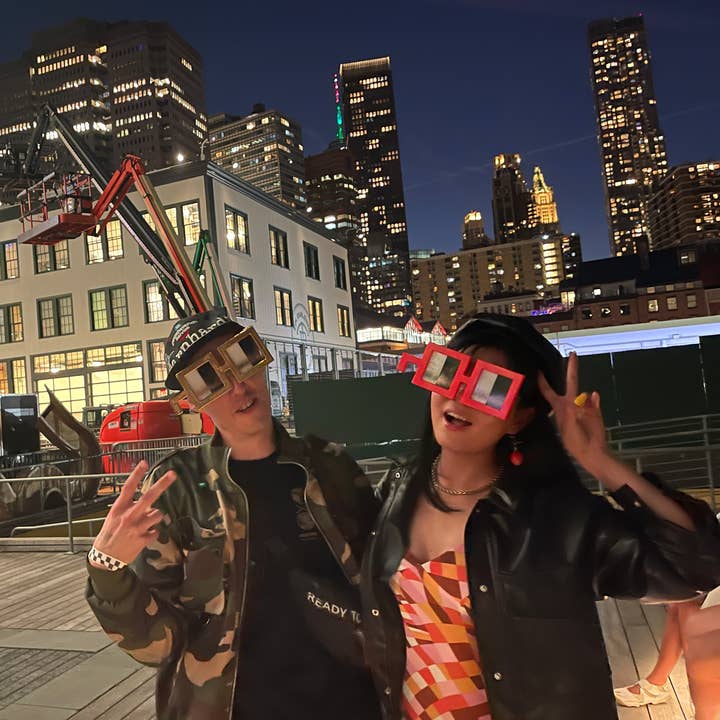 Bigshot Toyworks - Wholesale Gag Gift/Novelty Gift - Bigshot Noggles in Classic Red14