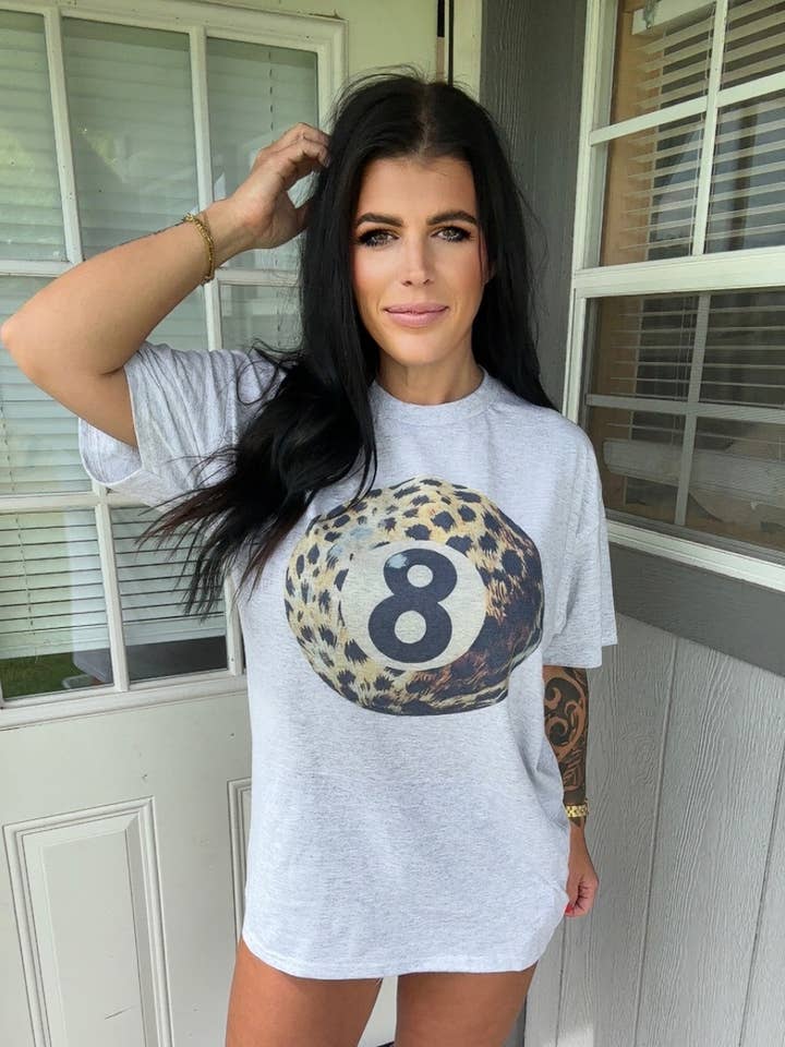 Leopard 8 Ball Sub-T-Shirt für den Großhandel von Sugar & Velvet Collective Wholesale