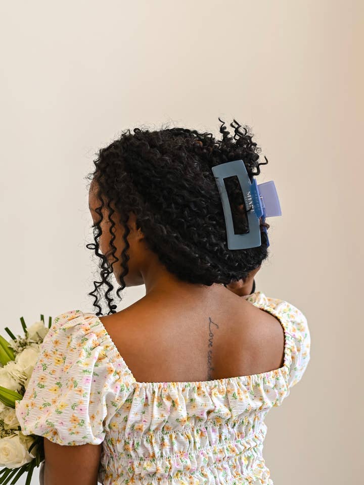 Pince Jumbo Claw Libertié Bleue//respectueuse de l'environnement pour la vente par Share Studio