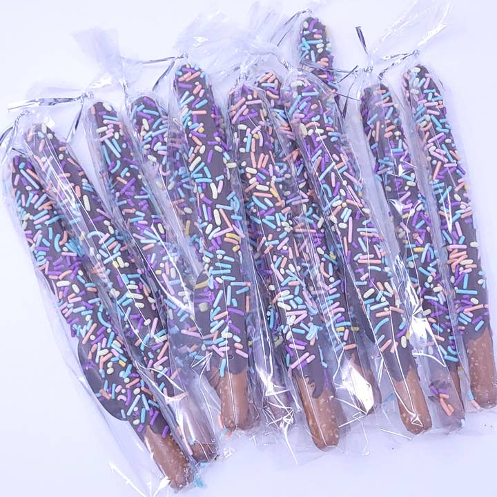 Wild Angel Treats, LLC – Großhandel Süßigkeiten mit Schokoglasur – In Schokolade getauchte Brezelstangen — Regenbogen, Pastellfarbener Regenbogen