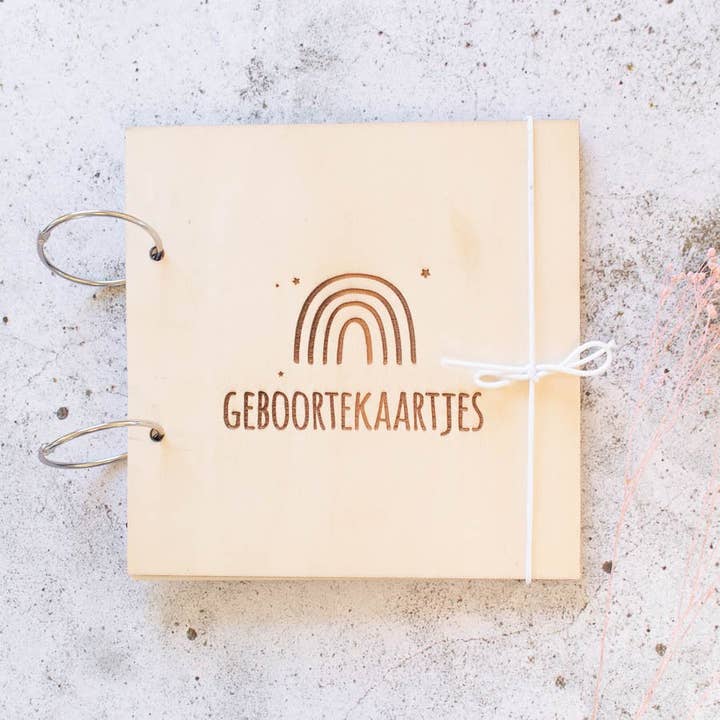 Trämap för födelsekort | födelsemeddelanden | Regnbågsdesign för wholesale av Fien & Feau