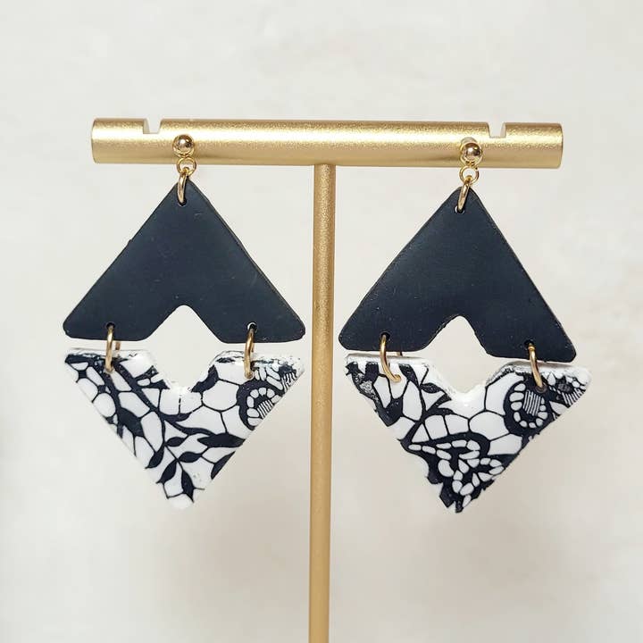 B&W lace rhombus for wholesale by Spiegel Clay