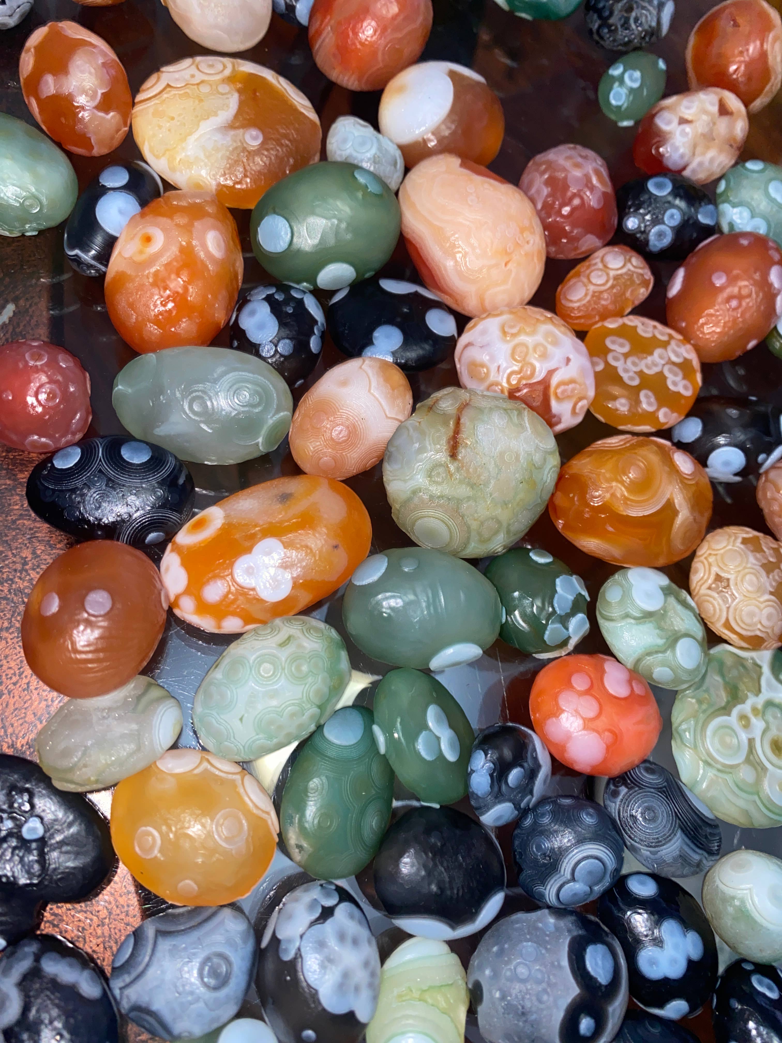 Moon River Designs – Engroshandel Spirituelle sten og krystaller – Sjældne Gobi-agat sten fra Gobi-ørkenen, 5 stk. sæt0