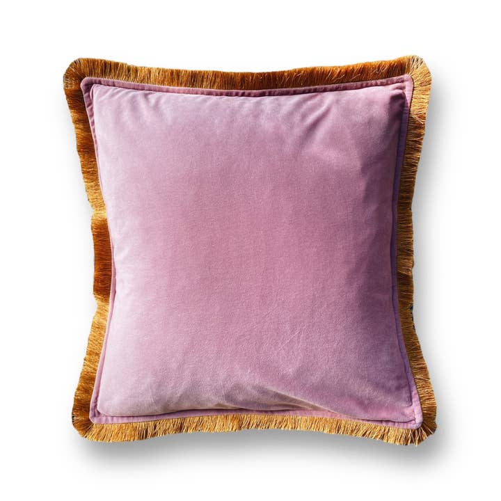 Rosie & Smudge – wholesale Throw/decorative pillow – English Rose Pink Velvet Cushion With Gold Fringe Edge