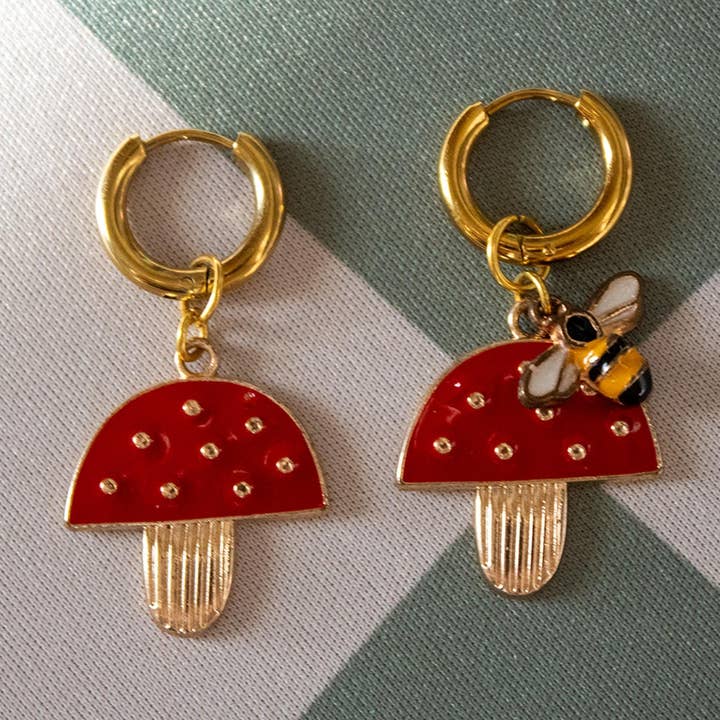 Pilz & Hummel Emaille Charm Gold Creolen Ohrringe für den Großhandel von Predictable Art