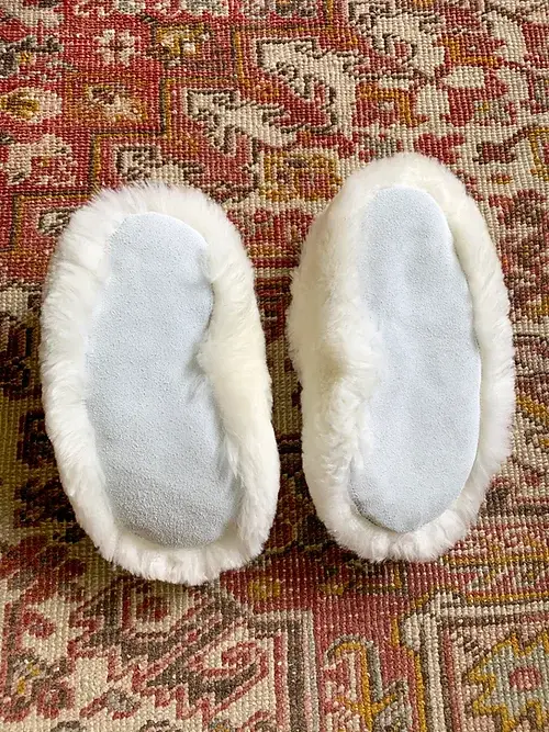 Prima de Sur - Wholesale Slippers - Women's - White Sheepskin Slippers1
