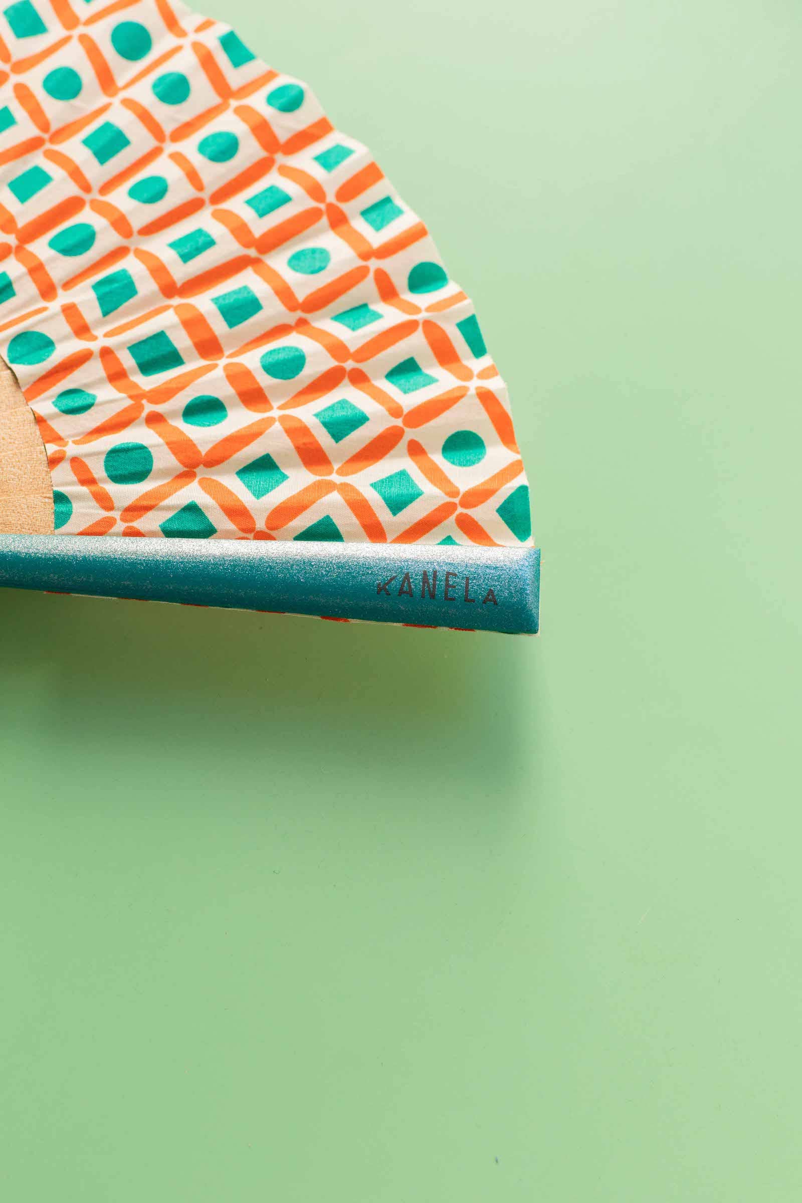 Kanela Fans - Wholesale Handheld Folding Fan - Mia fan1