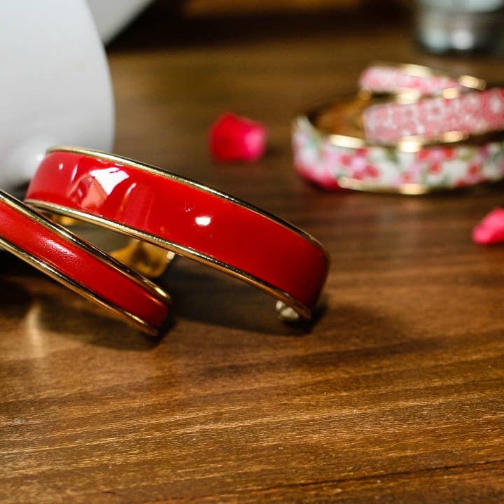Fine patent leather band for wholesale by Infiniment