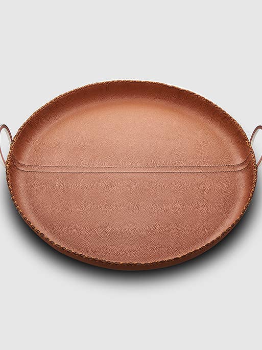 Bandeja redonda de cuero marrón Durango con asas anulares de 16 pulgadas de profundidad para venta al por mayor de Mary Jurek Design Inc